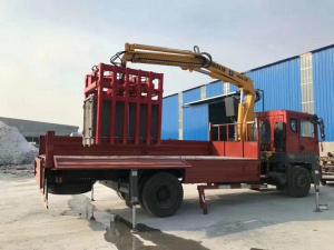 VIDEO-Grab bricks crane truck